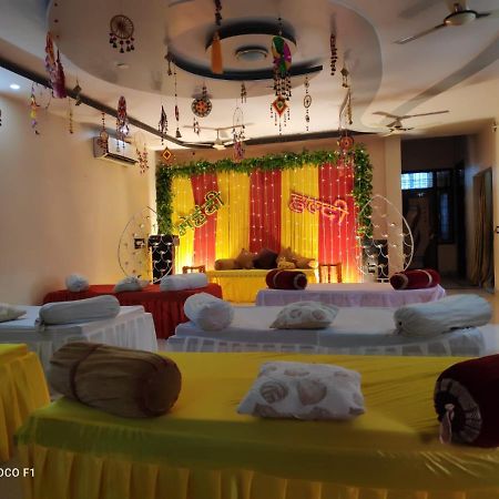 Surabhi Garden Inn Лакнау Екстериор снимка