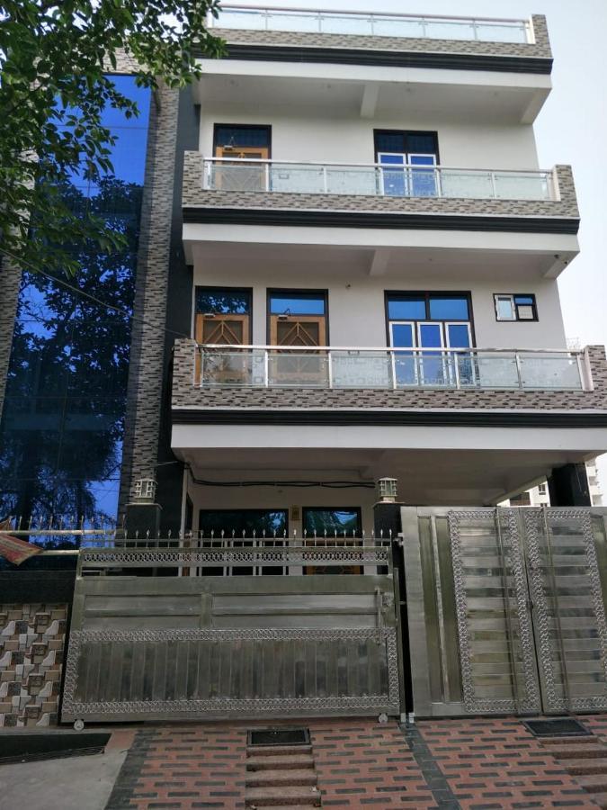 Surabhi Garden Inn Лакнау Екстериор снимка