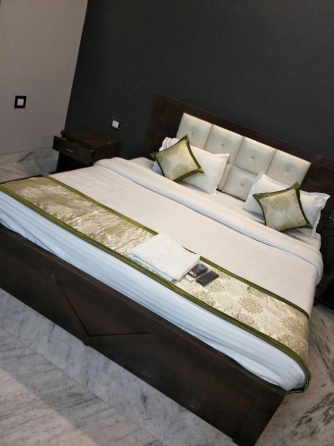 Surabhi Garden Inn Лакнау Екстериор снимка