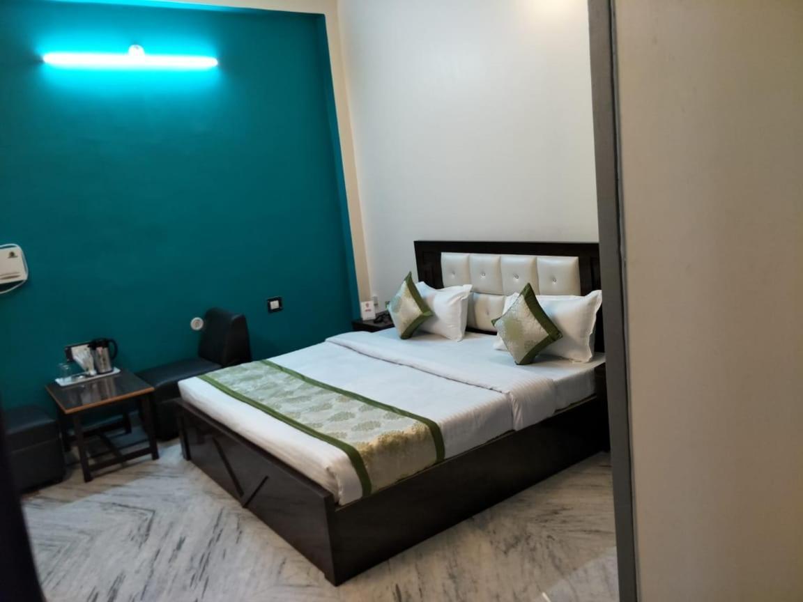 Surabhi Garden Inn Лакнау Екстериор снимка