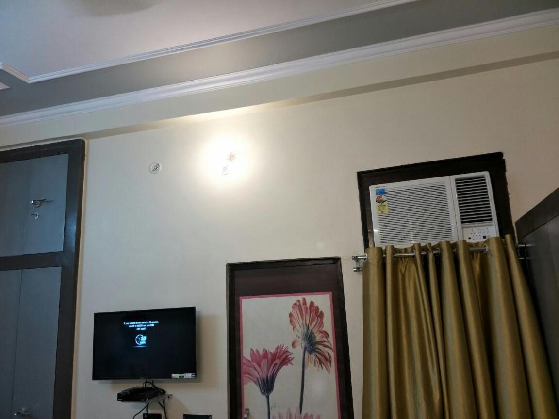 Surabhi Garden Inn Лакнау Екстериор снимка