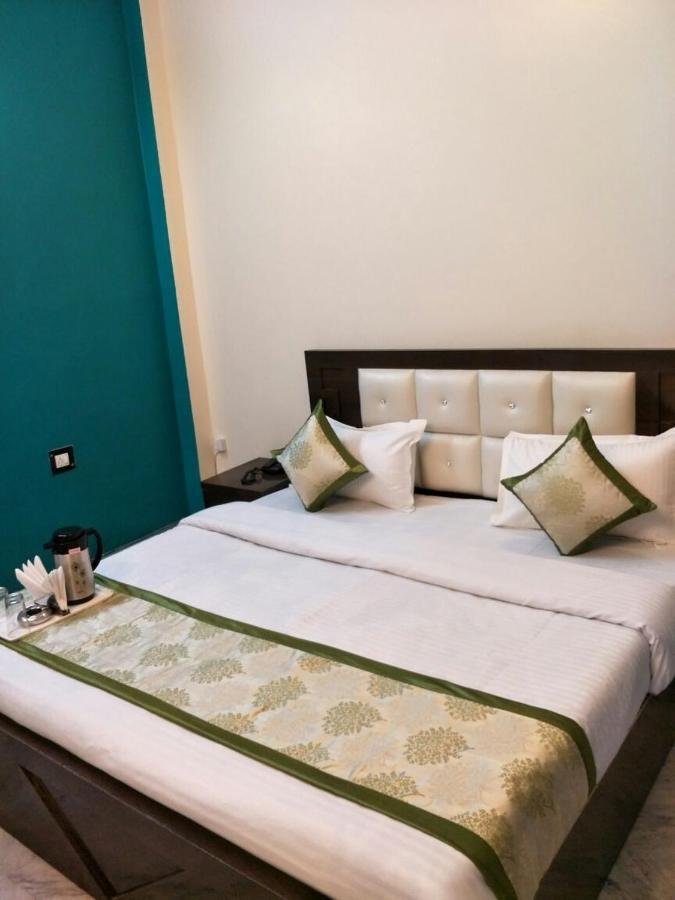 Surabhi Garden Inn Лакнау Екстериор снимка